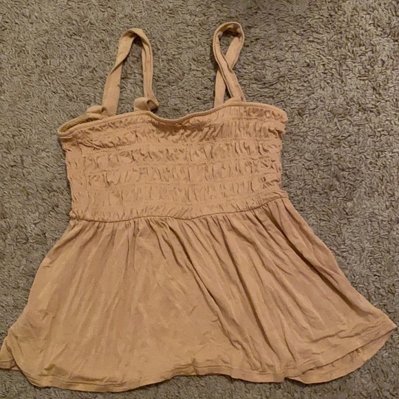 Tan flowing semi-crop top - Picture 2 of 3